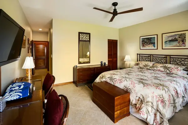 Guest bedroom with king bed and lanai access.