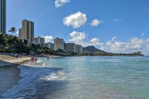 Enjoy convenient access to Oahu’s coastline, with Waikiki, Queen’s, and Kahanamoku beaches nearby.