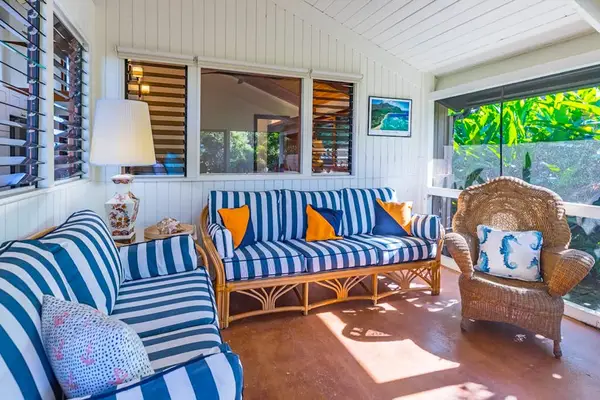 Relaxing Lanai Made For Island Evenings