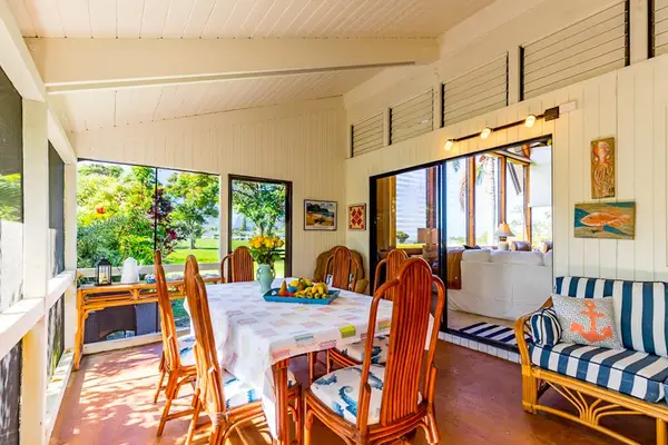 Screened Lanai For Tropical Dining