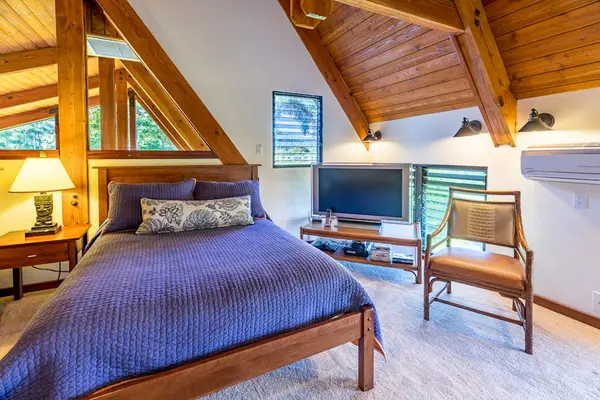 Spacious Loft Hideaway For Extra Guests
