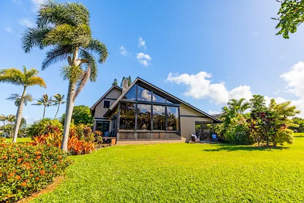 Iconic Hawaiian Home Surrounded By Nature