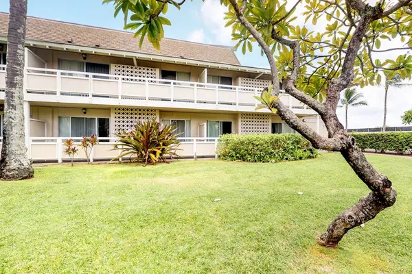 Lush Hawaiian Garden Oasis
