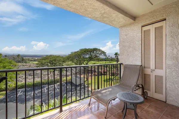 Relax on the balcony with fresh air and beautiful scenery all around