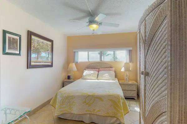 Cozy Bedroom With Island Charm