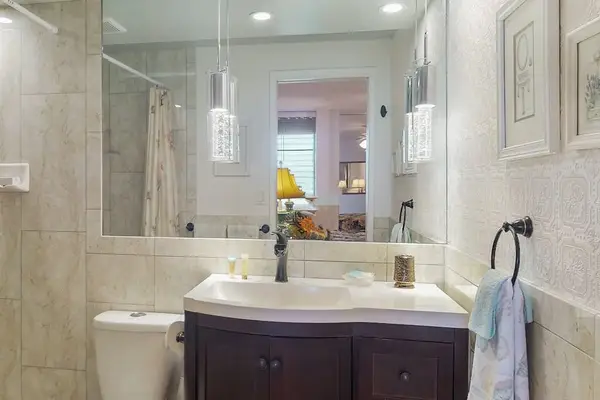 Modern Vanity With Resort Style