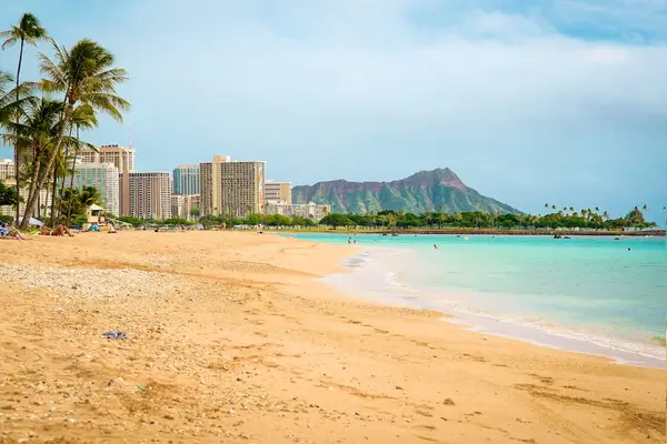 Enjoy the best of island living with the iconic Waikiki coastline moments from your doorstep.
