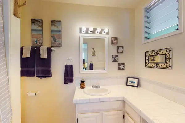 Master en-suite bathroom with walk-in shower.