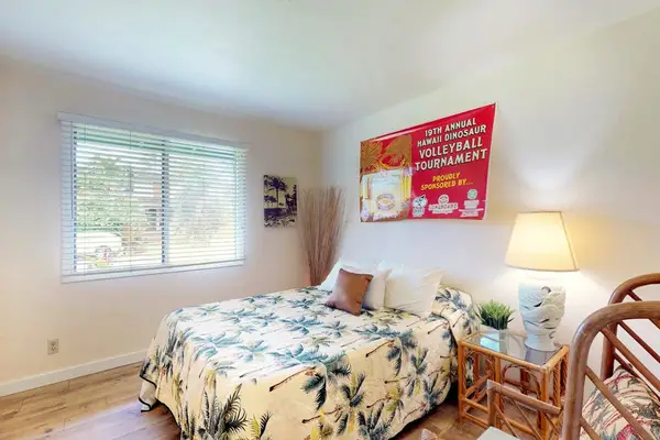 Guest room with king bed.