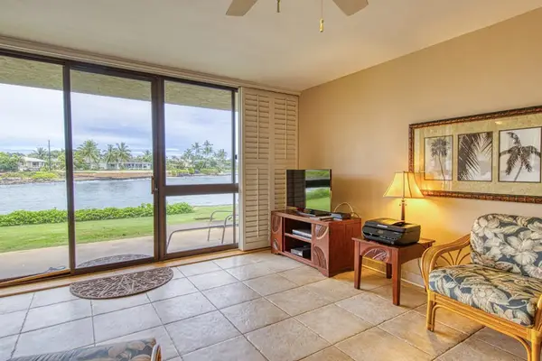 Relaxing Living Area Overlooking The Water