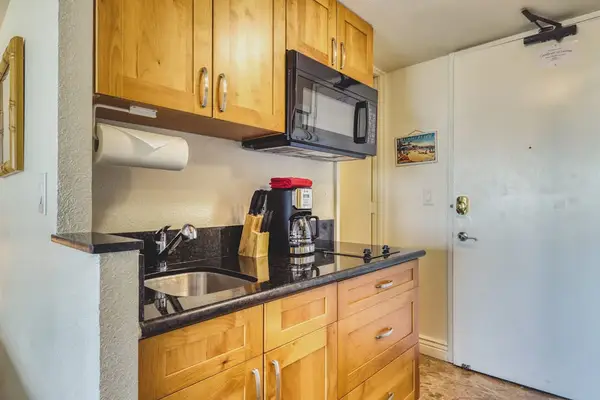 Everything you need to prepare quick bites during your stay.