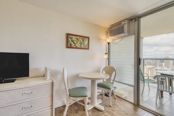 Enjoy meals or morning coffee beside the private lanai.