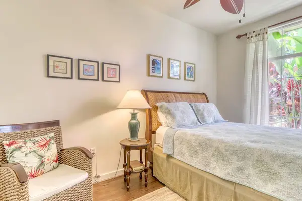 Rest comfortably in a welcoming bedroom featuring a queen-size bed for a relaxing stay.