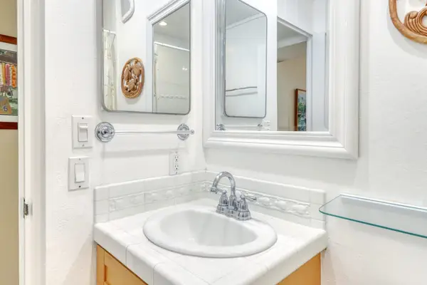 Fresh Vanity Space For Daily Comfort