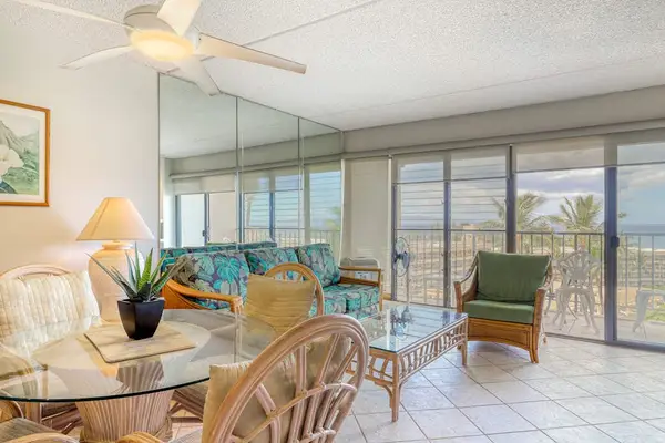 Bright Open Living Retreat