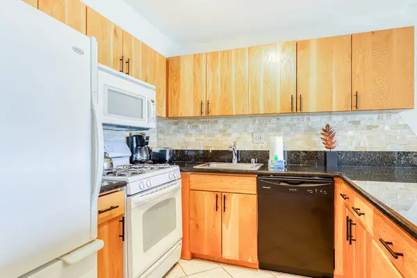 Fully Equipped Gourmet Kitchen