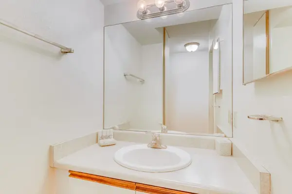 Fresh Full Bathroom Retreat