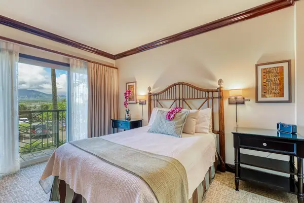 Comfortable Guest Bedroom with Queen Bed & Outdoor Access