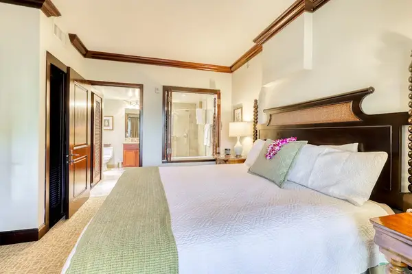 Spacious Primary Bedroom Suite with Ensuite Bathroom Access