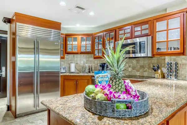 Fully Equipped Gourmet Kitchen with Sub-Zero Refrigerator