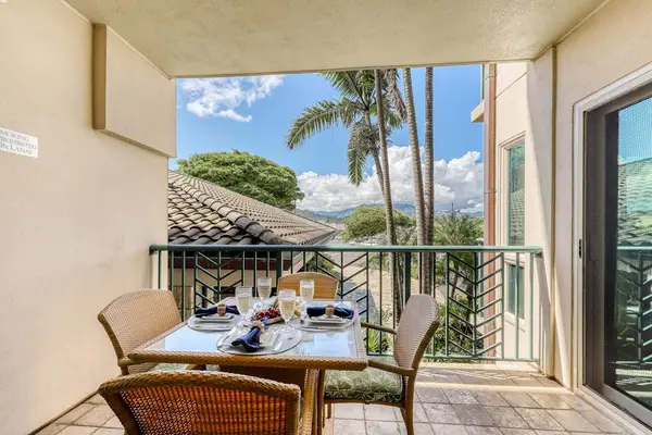 Private Covered Lanai with Outdoor Dining & Tropical Views