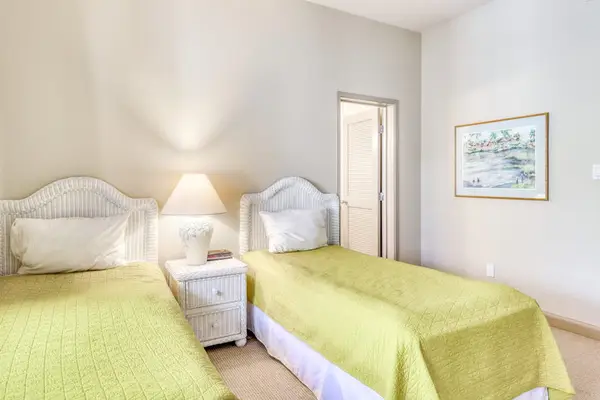Comfortable Twin Bedroom Retreat