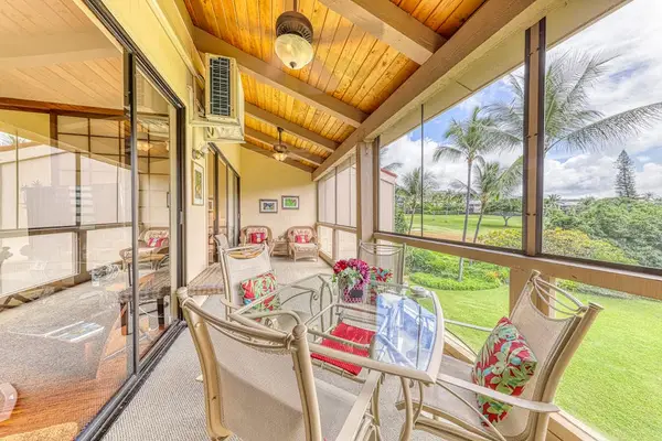 Unwind on the fully screened-in lanai, perfect for morning coffee or sunset drinks with a breeze and zero bugs! ☕🌴