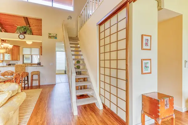 Stunning architectural details! An inviting entryway that seamlessly connects the main living areas with unique design touches. 🌴🚪🤩