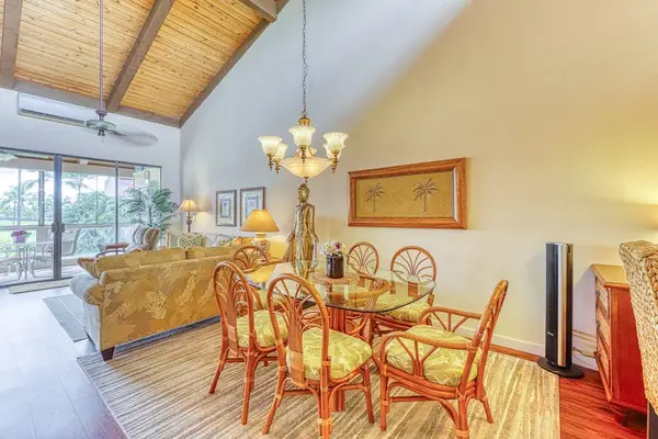 family meals under soaring vaulted ceilings! This open-concept dining area flows beautifully into the cozy living room. 🍽️✨🏡