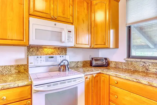 Enjoy a bright and airy cooking space! This corner showcases our granite countertops, convenient stove, and a window to let in that natural morning light. ☀️🍳✨