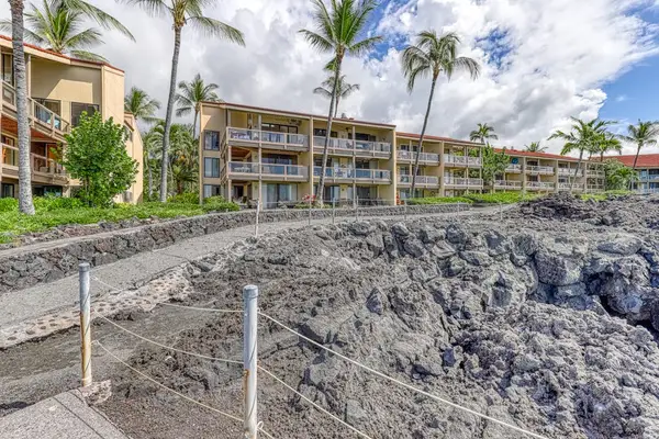Take a peaceful stroll! Enjoy the beautifully paved oceanfront pathway winding past striking volcanic rock formations right outside the resort. 🚶‍♂️🌋🌊