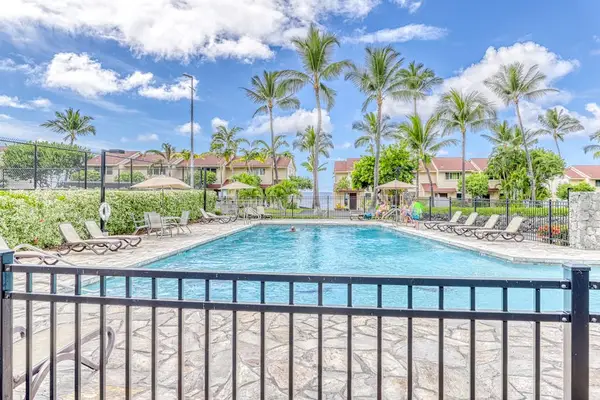 Pure relaxation awaits! Our beautiful pool area is surrounded by swaying palm trees and lounge seating, making it the perfect spot to unwind🌴🕶️💦