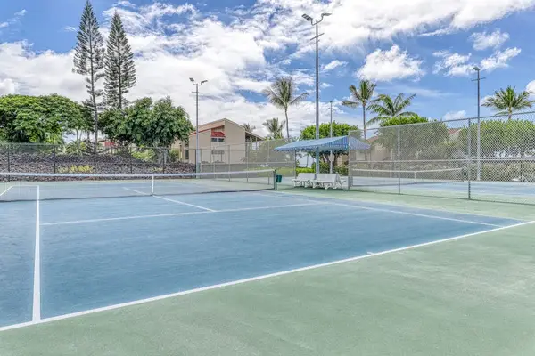 Get your game on! Enjoy access to the beautifully maintained on-site tennis courts. Perfect for a fun, active morning under the sun. 🎾☀️👟