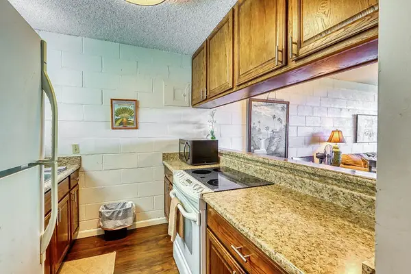 Fully equipped kitchen for everyday cooking