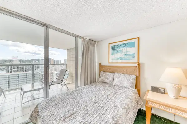 Enjoy a bright and memorable morning overlooking the city’s impressive skyline.