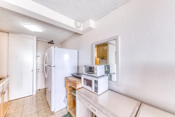 Enjoy effortless dining with a convenient kitchenette for preparing simple meals and refreshments.