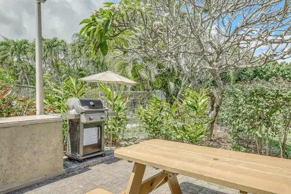 Enjoy a night of grilling at Plantation Hale