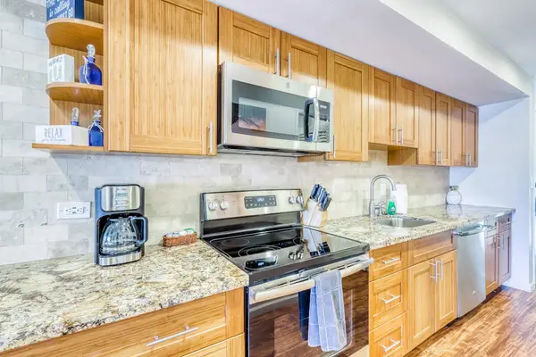 Modern Kitchenette For Easy Vacation Dining