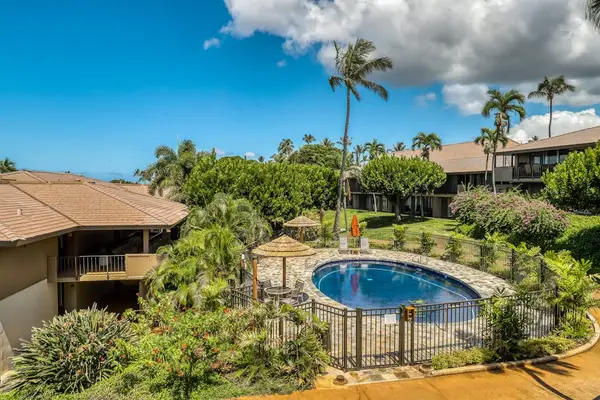 Tropical Oasis With Resort Pool Views