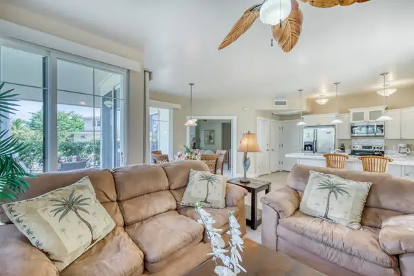 Open-Concept Living Room with Plush Leather Seating