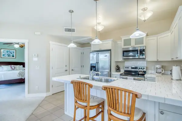 Bright Gourmet Kitchen with Island Seating & Open-Concept Layout
