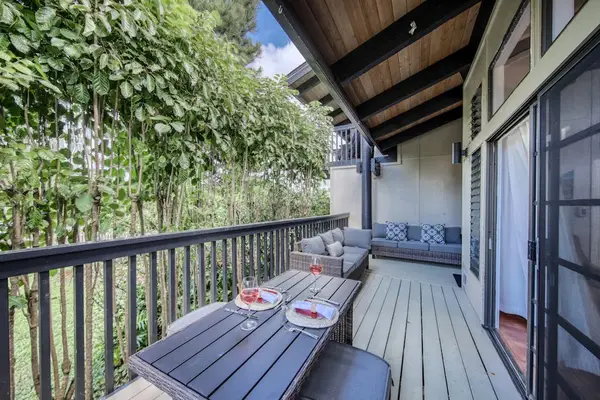 Covered Lanai with Dining & Lounge Seating