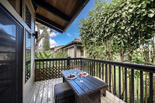 Private Covered Lanai with Outdoor Dining Table