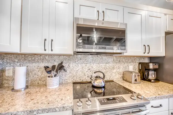 Modern Glass Cooktop & Built-In Microwave