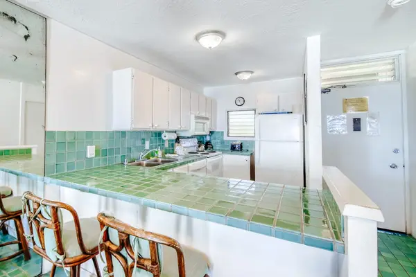 Chat With The Cook At The Tiled Breakfast Bar Counter