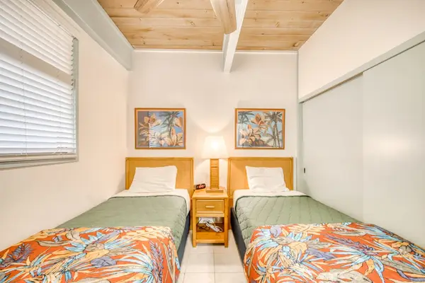 Bright guest bedroom, perfect for kids or friends traveling together.