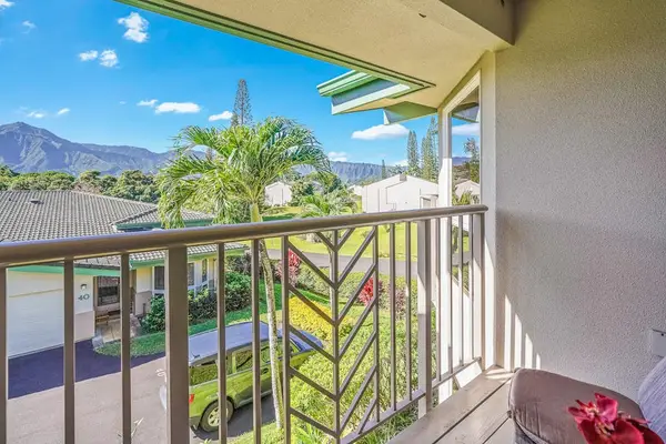Refreshing Mountain View Balcony
