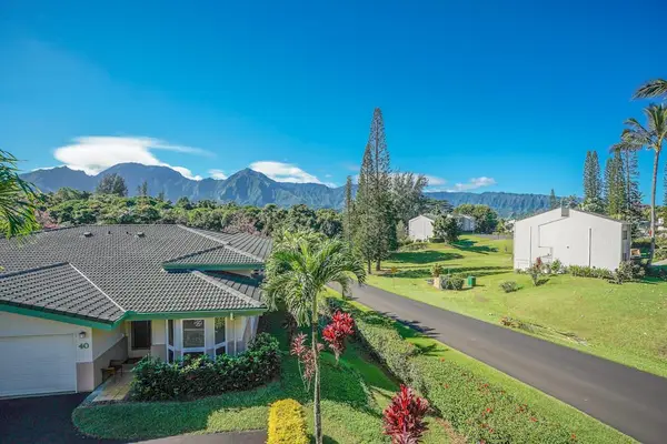 Tropical Home With Mountain Views