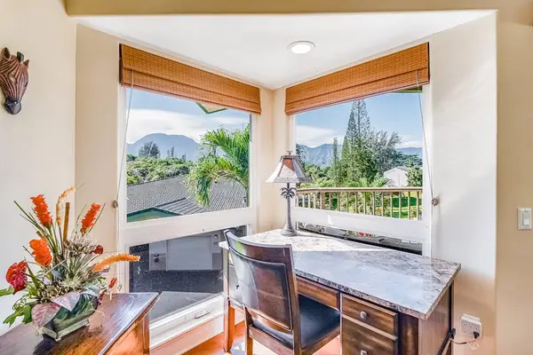 Inspiring Window-Side Workspace