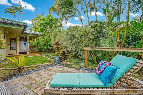Tropical Outdoor Lounge
